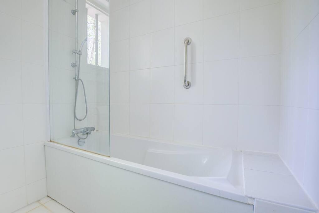 La Claperie, Familial, Parc Et Piscine Holiday home Brantome