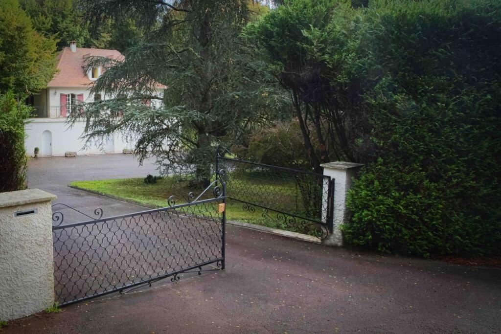 Hébergement de vacances La Claperie, Familial, Parc Et Piscine *