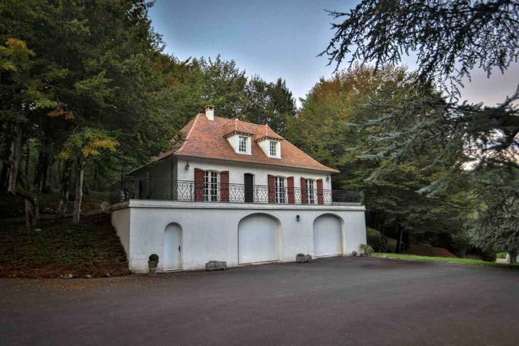 Holiday home La Claperie, Familial, Parc Et Piscine Brantome